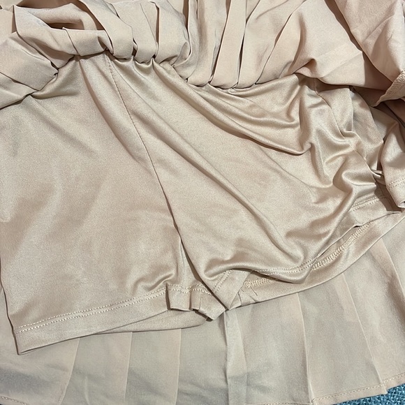 Skirt with shorts underneath - Picture 4 of 4